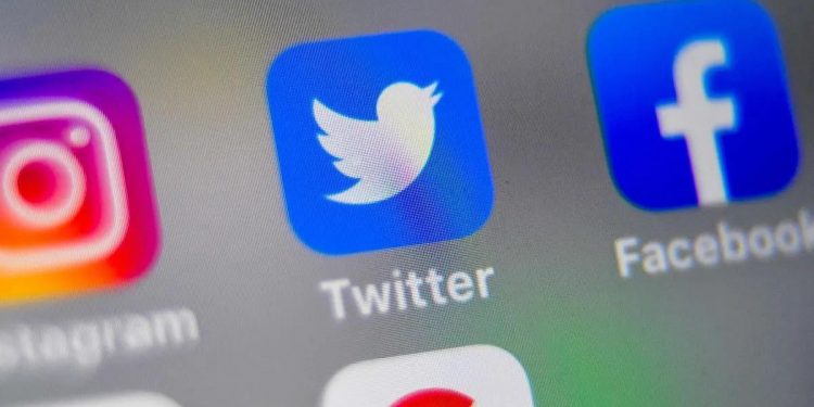 В США провайдер заблокировал Facebook и Twitter из-за цензуры