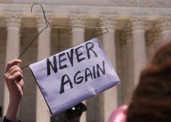 Polonia interzice aproape în totalitate avortul. Decizia justiției a intrat în vigoare