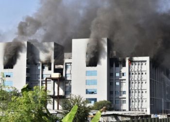 Cea mai mare fabrică de vaccinuri din lume a luat foc. Aici se pregătesc milioane de doze de ser anti Covid