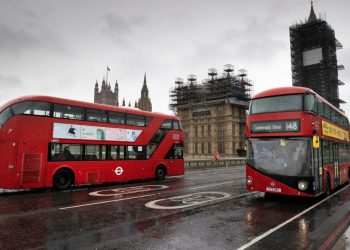 Pandemia: Autobuzele londoneze, transformate în ambulanțe, prima țară UE care a aprobat vaccinul Sputnik V, recorduri negative în Portugalia | VIDEO