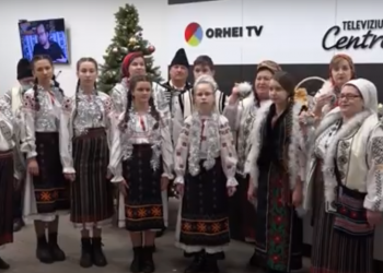 Cu urări de sănătate și belșug: În ajun de Crăciun pe stil vechi, ansamblul folcloric ,,Busuioc» din Orhei a pășit pragul redacției TV 6 | VIDEO