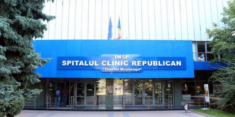Alarmă falsă de incendiu la Spitalul Clinic Republican din Chișinău. La fața locului au fost îndreptate 14 echipaje de pompieri