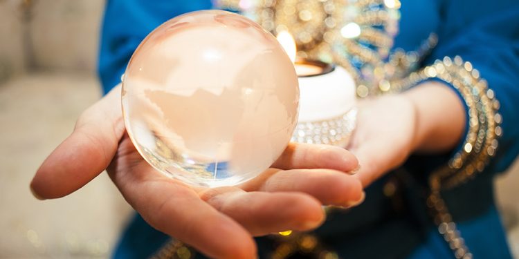 A furat milioane de lei pentru a plăti o clarvăzătoare. Ex șefa-casei sucursalei Râșcani a unei bănci, condamnată la închisoare