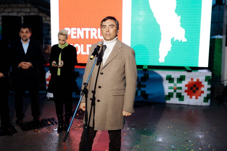 Echipa lui Ilan Șor de la Orhei a finalizat renovarea a încă două străzi, conform unei noi tehnici de betonare