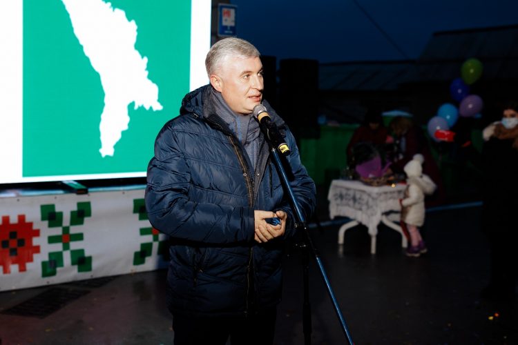 Echipa lui Ilan Șor de la Orhei a finalizat renovarea a încă două străzi, conform unei noi tehnici de betonare