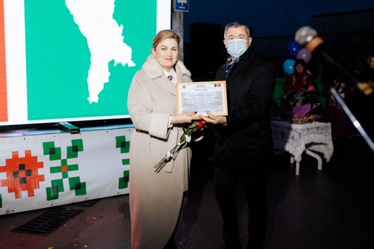 Echipa lui Ilan Șor de la Orhei a finalizat renovarea a încă două străzi, conform unei noi tehnici de betonare