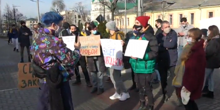 Protest la Ambasada Rusiei de la Chișinău: Libertate pentru Navalnîi | VIDEO