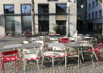 В Швейцарии предложили ввести запрет на запреты из-за коронавируса