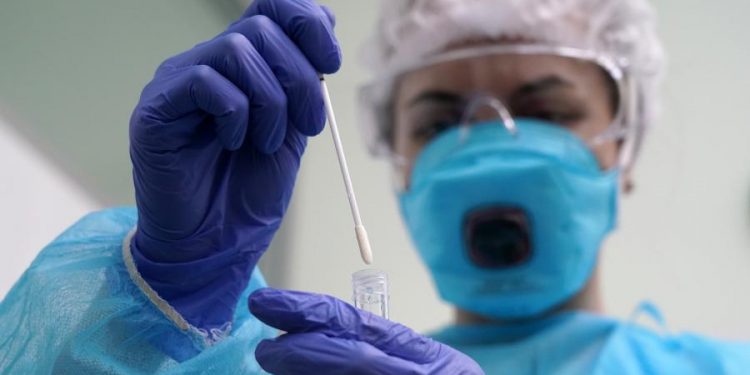 Количество ежедневных тестов на коронавирус увеличат