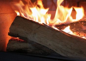 Trei persoane, dintre care și un copil s-au intoxicat cu monoxid de carbon