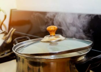 Tighina: Copil de trei ani, în stare gravă la spital după ce peste el a căzut o cratiță cu supă