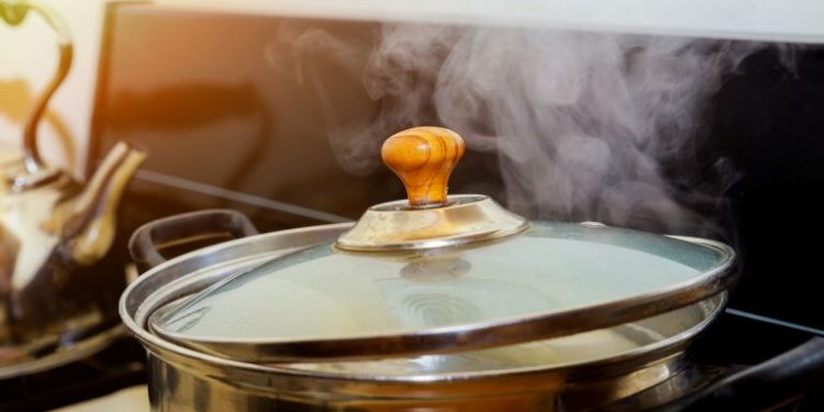 Tighina: Copil de trei ani, în stare gravă la spital după ce peste el a căzut o cratiță cu supă