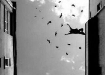 O femeie de 28 de ani, mamă a trei copii, s-a sinucis, aruncâdu-se peste fereastră. Tânăra suferea de depresie postnatală