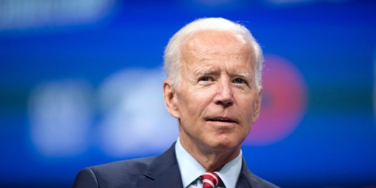 Джо Байден официально 46-ой президент США: Вместо сторонников, его приветствовали 200 тысяч американских флагов вдоль национальной аллеи | VIDEO