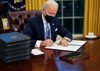 Joe Biden a semnat 17 decrete în prima zi ca președinte