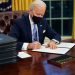 Joe Biden a semnat 17 decrete în prima zi ca președinte