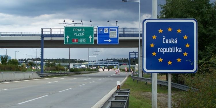 Cehia interzice aflarea străinilor pe teritoriul său