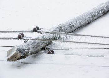 Ninsorile lasă fără curent electric 24 de localități din Centrul și Sudul țării