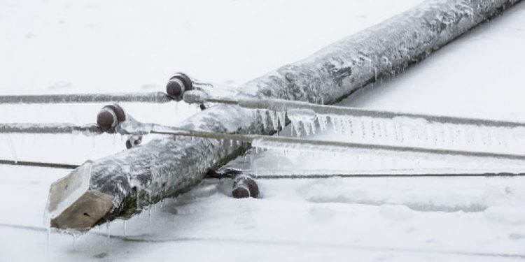 Ninsorile lasă fără curent electric 24 de localități din Centrul și Sudul țării