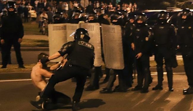 Amnesty International: Protestatarii închişi din Belarus, supuşi torturii