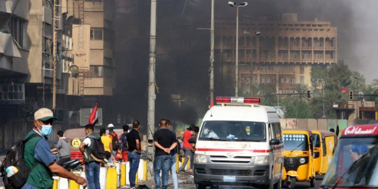 Cel puțin 32 oameni au murit și peste 100 au fost răniți în două atacuri sinucigașe, la Bagdad | Update