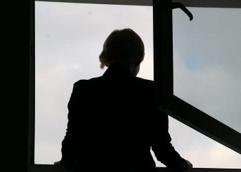 Moarte cu semne de întrebare în stânga Nistrului: O femeie s-ar fi aruncat în gol de la etajul opt după ce și-a adormit copiii și soțul | VIDEO