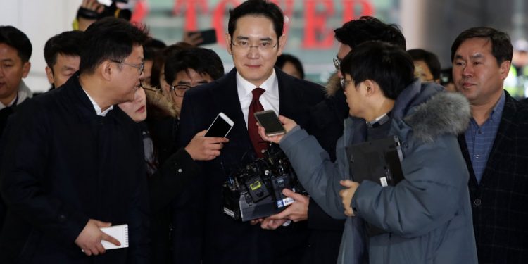 Moştenitorul „imperiului” Samsung, condamnat din nou la închisoare