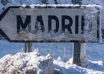 Furtună istorică de zăpadă în centrul Spaniei. În regiune intervine armata pentru a scoate oamenii rămași captivi în troiene