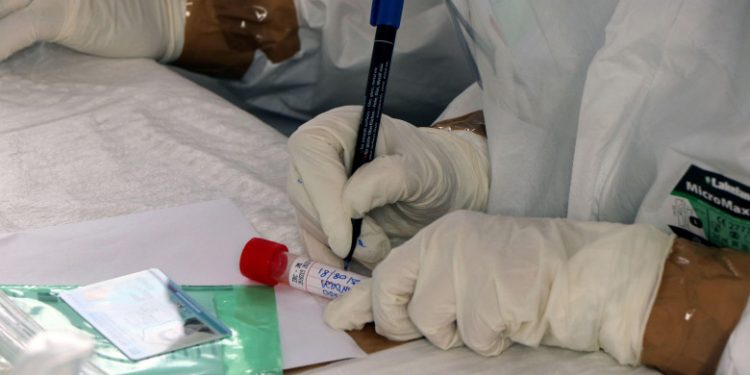 România: Peste 3.000 de noi cazuri raportate duminică. Rata de pozitivare este în creștere