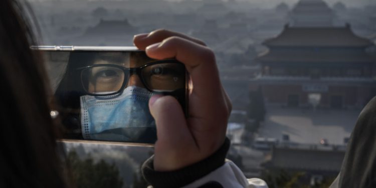 China cedează și permite echipei de experți internaționali să intre în țară pentru a cerceta originile coronavirusului