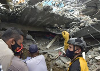 Cutremur puternic în Indonezia: Cel puțin 34 de morți, sute de răniți. Printre clădirile prăbușite se află și un spital