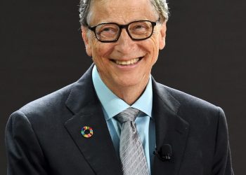 Билл Гейтс привился от коронавируса