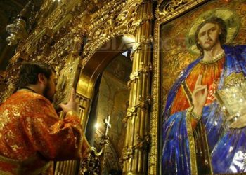 Obiceiurile de Crăciun sunt păstrate și promovate în satele Moldovei: preoții vizitează enoriașii și le binecuvântează gospodăriile | VIDEO