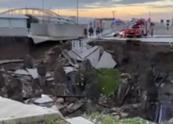 Explozie uriașă în Italia: Un spital Covid a fost evacuat. Zeci de mașini au fost prinse sub pământ