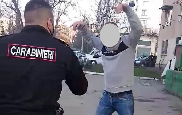 Mișcări Kung Fu în Capitală: O persoană cu comportament agresiv, reținută de carabinieri