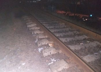 Bărbatul lovit mortal de tren la Sângerei, în momentul impactului, era așezat pe linia căii ferate | VIDEO