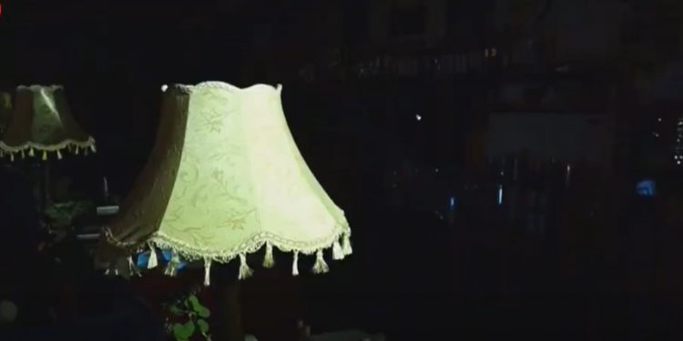 „Autoritățile noastre au copiat greșit măsura de restricție”. HoReCa a stins luminile și va repeta acțiunea de protest | VIDEO