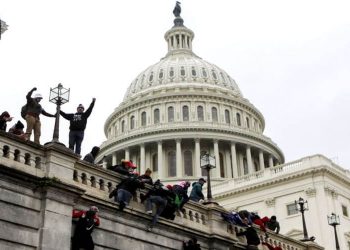 Proteste violente în Washington: Susținătorii lui Trump au luat cu asalt Capitoliul | VIDEO