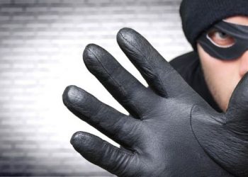 „Și noi avem inimă, ne pare rău”. O femeie care suferea de o boală severă a devenit victima unor hoți cu „bun-simț” | VIDEO