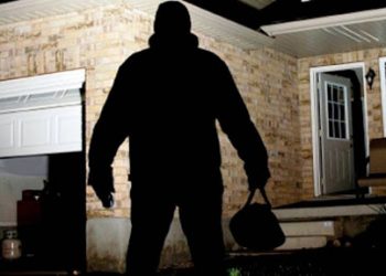 Jaf ca în anii `90 la Strășeni. Bărbat bătut, prădat de mii de lei și sute de euro, legat și închis în beci