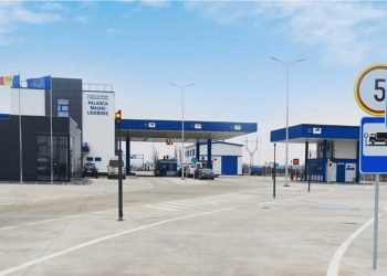 Поток автомобилей и людей на КПП снизился на 80%