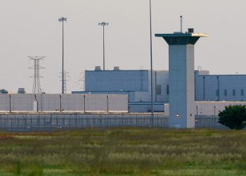 В США смертную казнь двоих осужденных отложили из-за COVID-19 у них