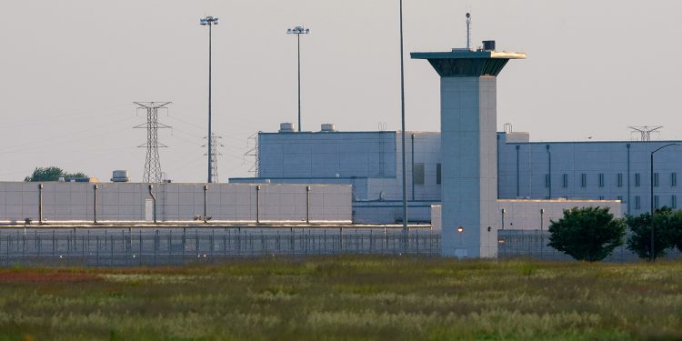 В США смертную казнь двоих осужденных отложили из-за COVID-19 у них