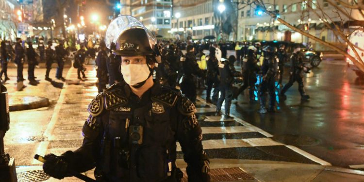 Ore tensionate în SUA înainte de validarea lui Biden. Garda Națională a fost chemată la Washington pentru protestul trumpiștilor