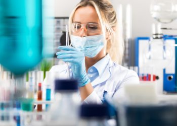 Tulpina din Africa de Sud a ajuns în 12 țări. Oamenii de știință se tem că mutația ar scădea eficacitatea vaccinurilor