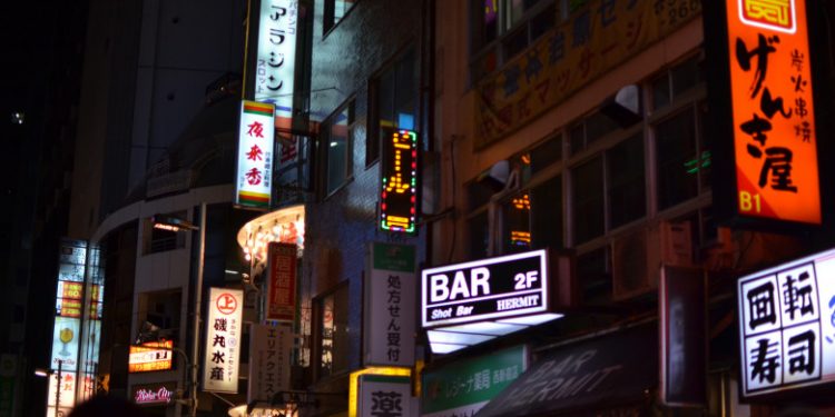 Scandal în Japonia după ce mai mulți parlamentari au petrecut în cluburile de noapte de lux