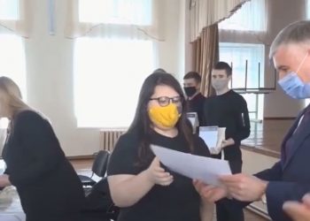 Депутаты поздравили победителей ежегодного конкурса «Знайте парламент» и вручили заслуженные призы | VIDEO