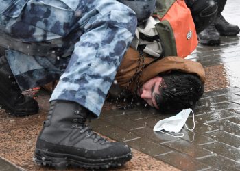 Приговор Алексею Навальному: За вечер задержаны более 1300 протестующих