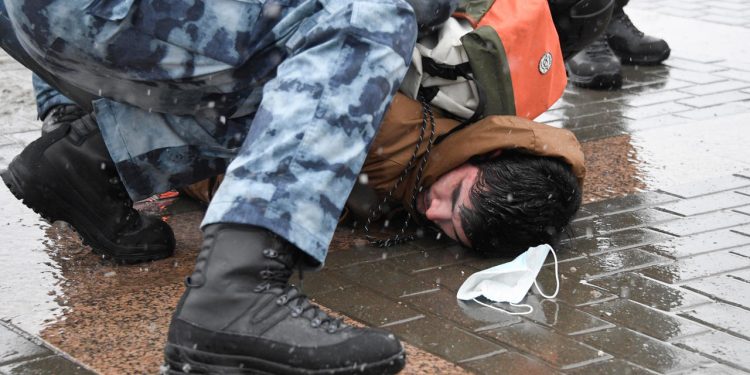 Приговор Алексею Навальному: За вечер задержаны более 1300 протестующих