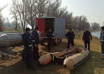 Водолазы и спасатели возобновили поиски утонувшей в Днестре 12-летней девочки